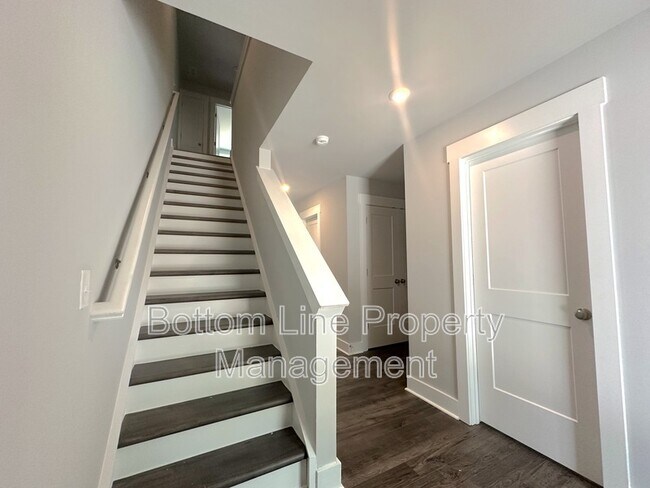 Building Photo - 2931 Burgess Dr