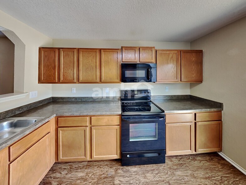 Building Photo - 3739 Hideaway Grn