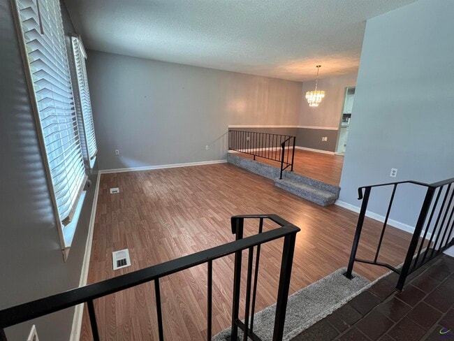 Building Photo - 304 Lakeshore Dr