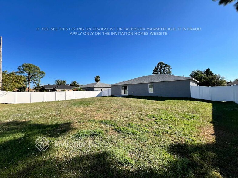 Building Photo - 1013 SW Majorca Ave