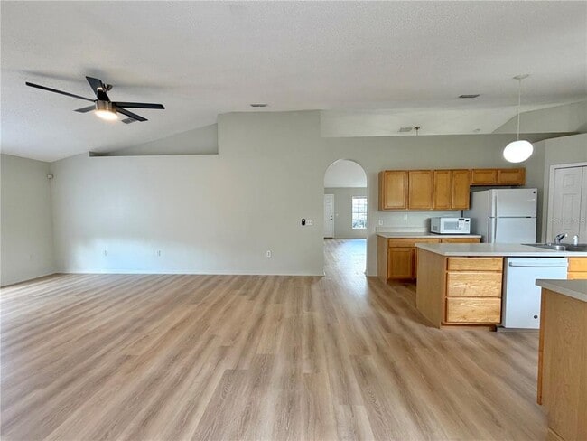 Building Photo - 12052 Villa Rd