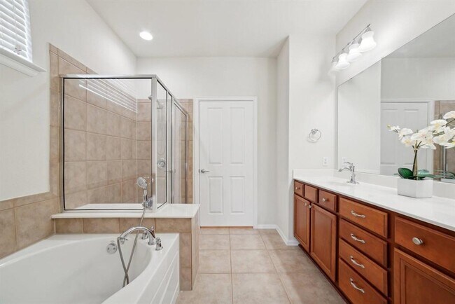 Building Photo - 207 Trinity Lane