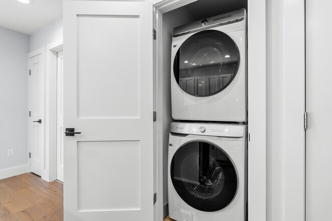 Building Photo - 3850 Washington St