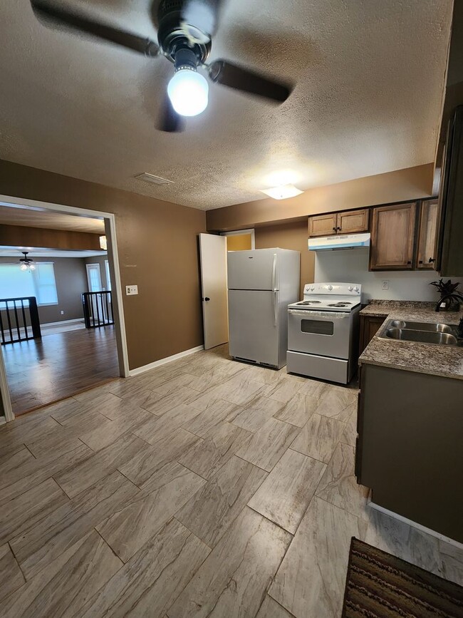 Building Photo - BEAUTIFUL 3 BEDROOMS 2 BATHS IN PHENIX CITY