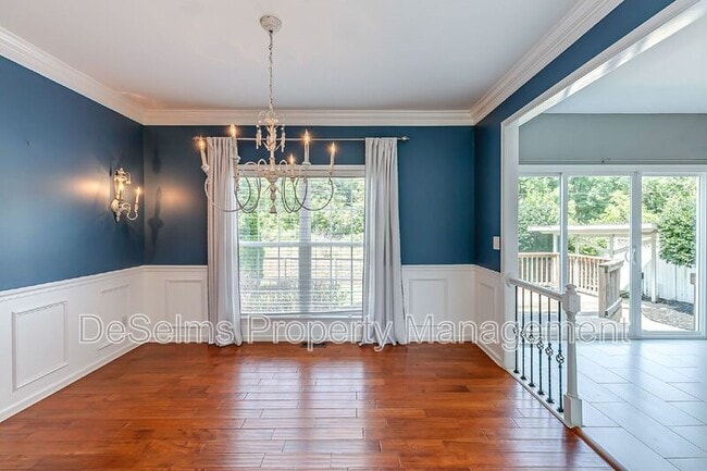 Building Photo - 701 Brent Glen Pl