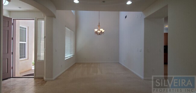 Building Photo - 1715 Bilbao Dr