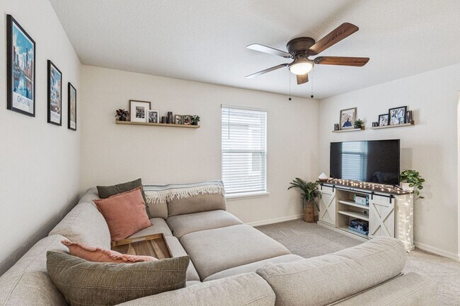 Building Photo - Beautiful 3/2.5/2 Home in St. Cloud