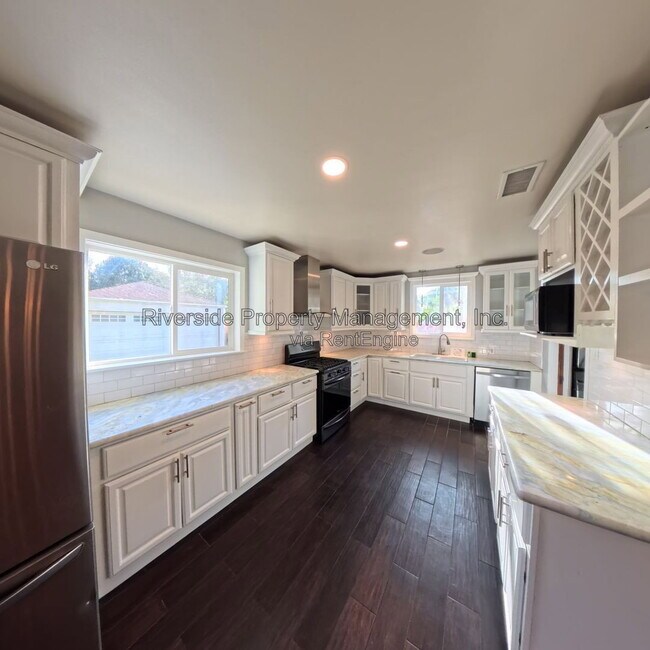 Building Photo - 4025 Terracina Dr