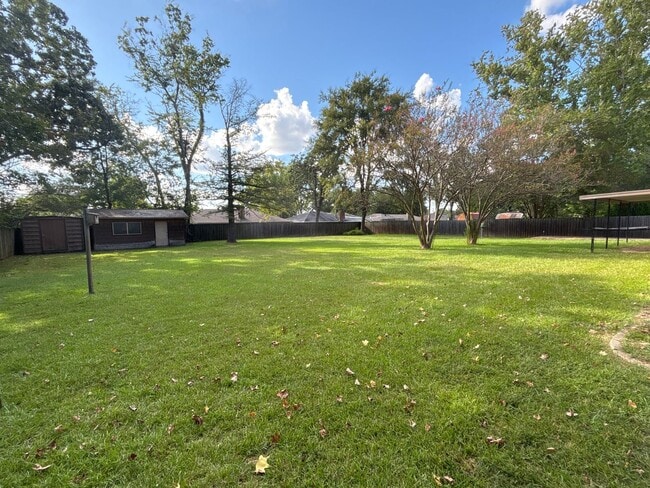 Building Photo - Freshly Updated & Ready For You!
