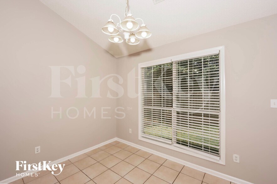 Building Photo - 200 Summer Hill Dr