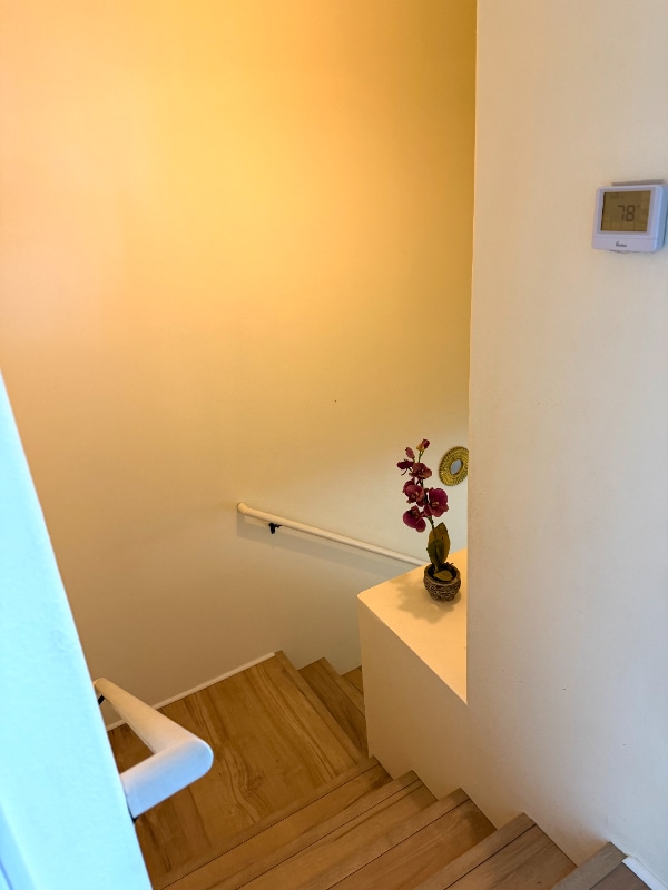 Building Photo - 647 Meakanu Ln