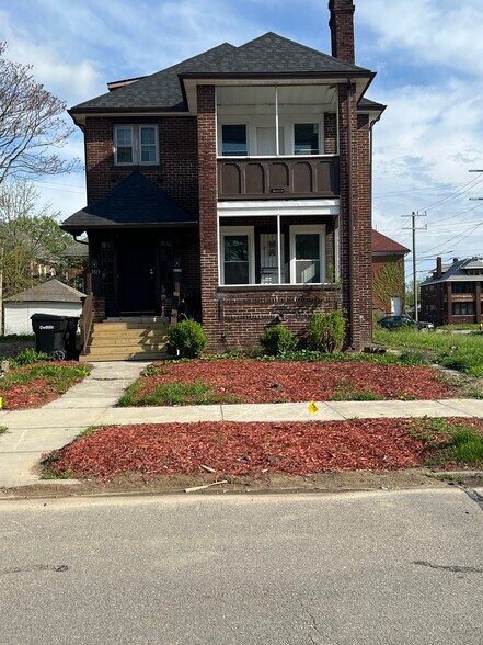 Building Photo - 3815 Pingree St