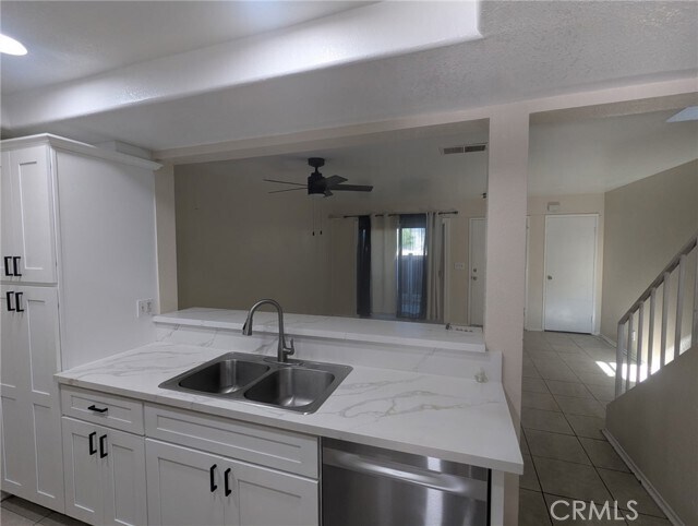 Building Photo - 1460 Kendall Dr
