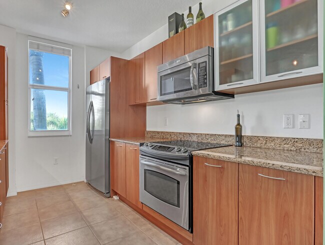 Building Photo - 700 E Boynton Beach Blvd