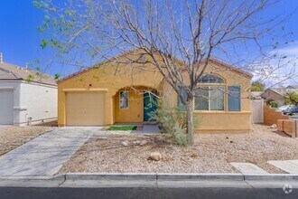 Building Photo - CHARMING 2 BEDROOM HOME IN GATED COMMUNITY...