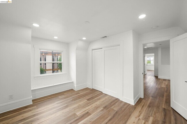 Building Photo - 2804 Adeline St
