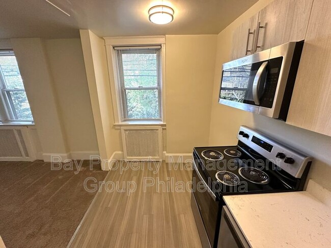 Building Photo - 2809 W Queen Ln