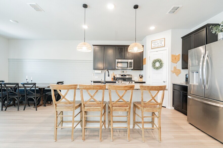 Kitchen Island - 1812 Damianita Dr