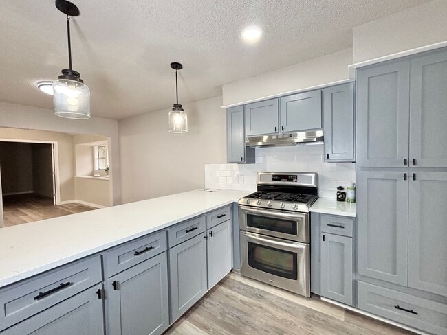 Building Photo - 5202 Metcalf-