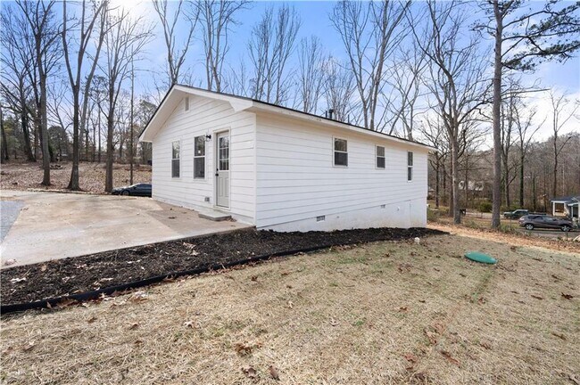 Building Photo - 150 Sweetwater St