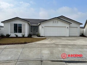 Building Photo - Stunning 4-Bedroom Home!