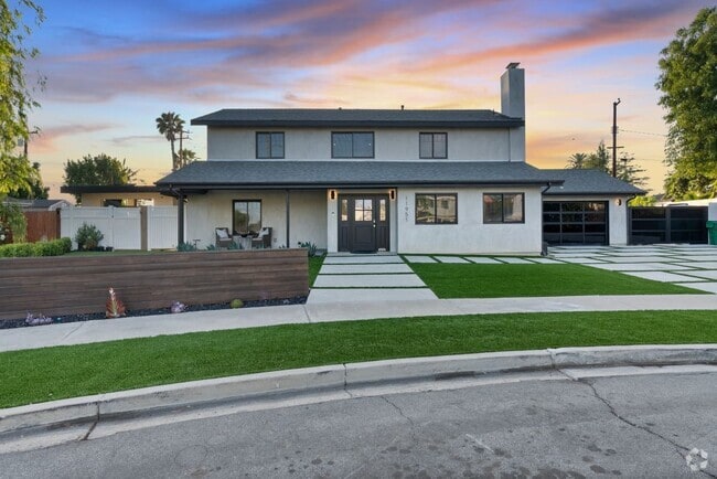 Building Photo - 11951 Gladstone Dr