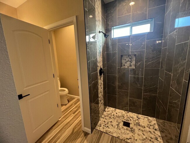 Building Photo - 3 Bedroom Home Located in El Camino Village PETS OK