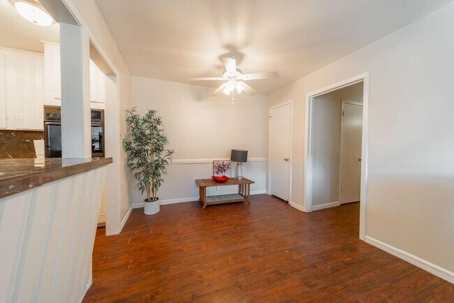 Building Photo - 4723 Merwin St