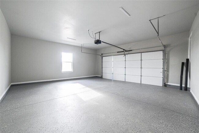 Building Photo - 4715 White Tail Ct