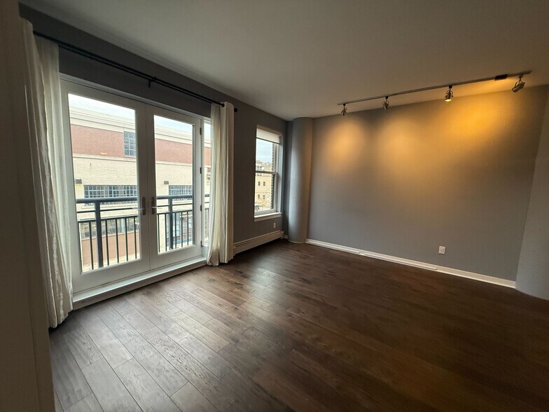 Building Photo - 401 N 2nd St