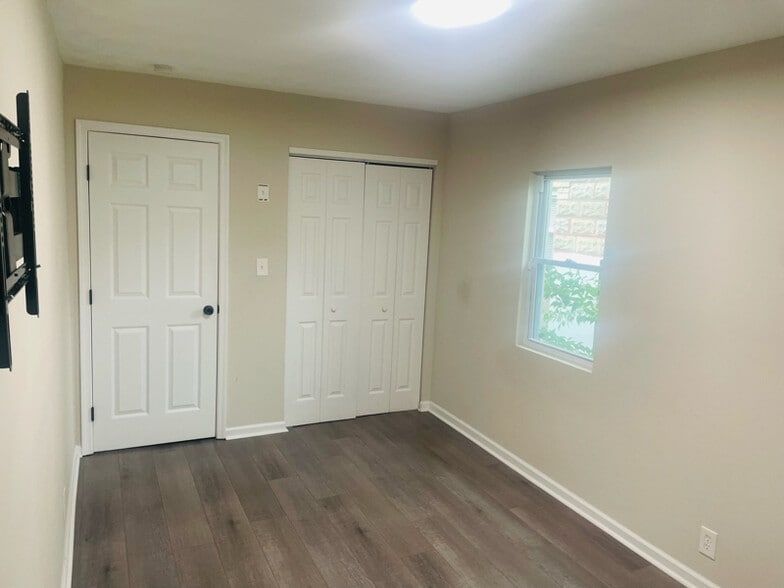 Building Photo - 2414 Cottage Ave