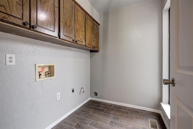 Building Photo - 2301 Tredington Way