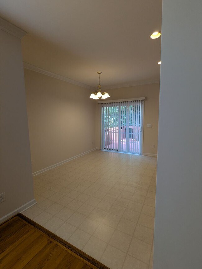 Building Photo - Spacious 4-Bedroom, 3-Bath Home in Parkside!