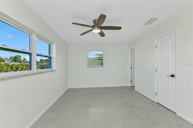 Building Photo - 1611 Sheehan Blvd