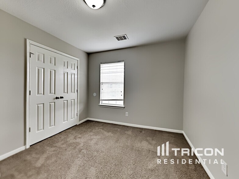 Building Photo - 6448 Mountain Pines Ln