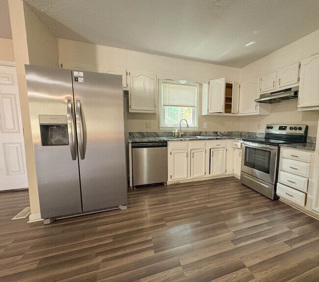 Building Photo - Coming Soon! 3 Bedroom 2 Bathroom- Pets Allowed!