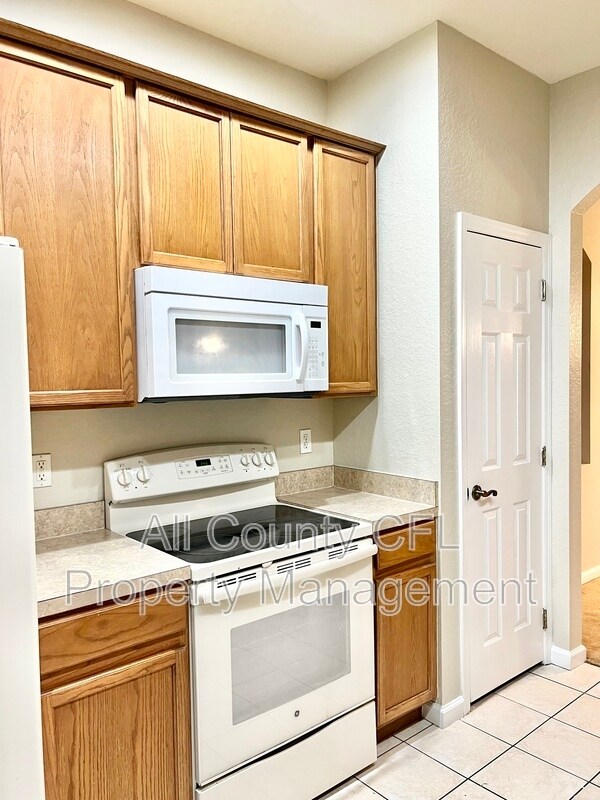Building Photo - 3000 Laurel Park Ln