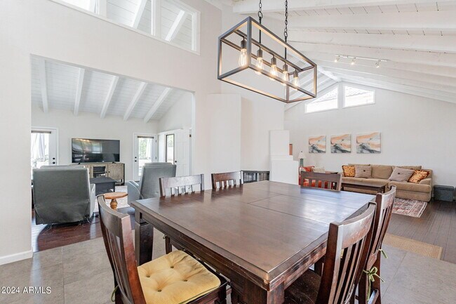 Building Photo - 8257 E Del Cadena Dr