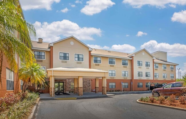 Building Photo - Furnished Studio-St. Petersburg - Clearwater - Executive Dr.