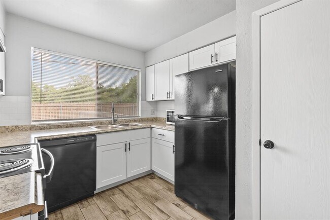 Building Photo - 7505 St Amant Pl