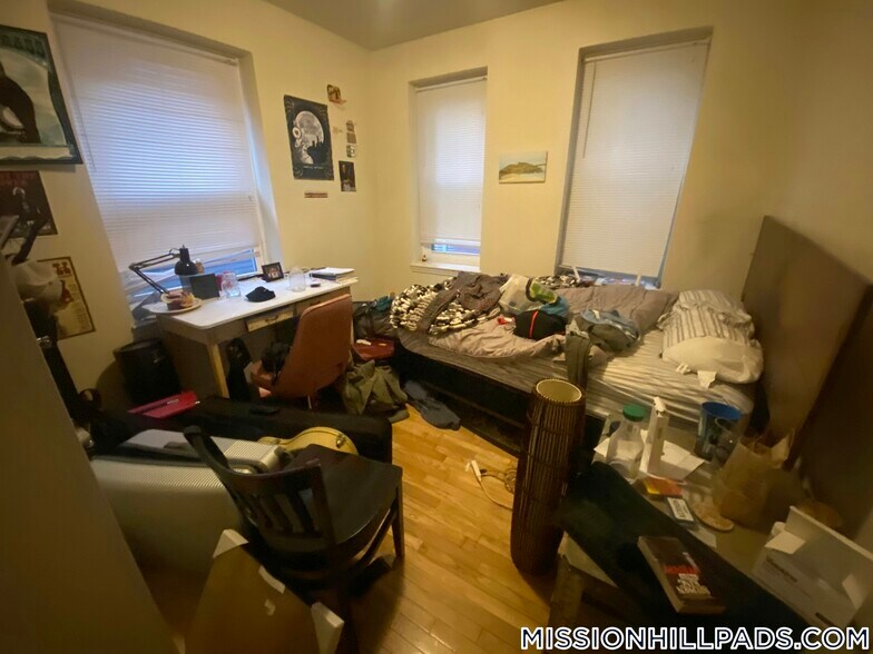 Building Photo - 1458 Tremont St