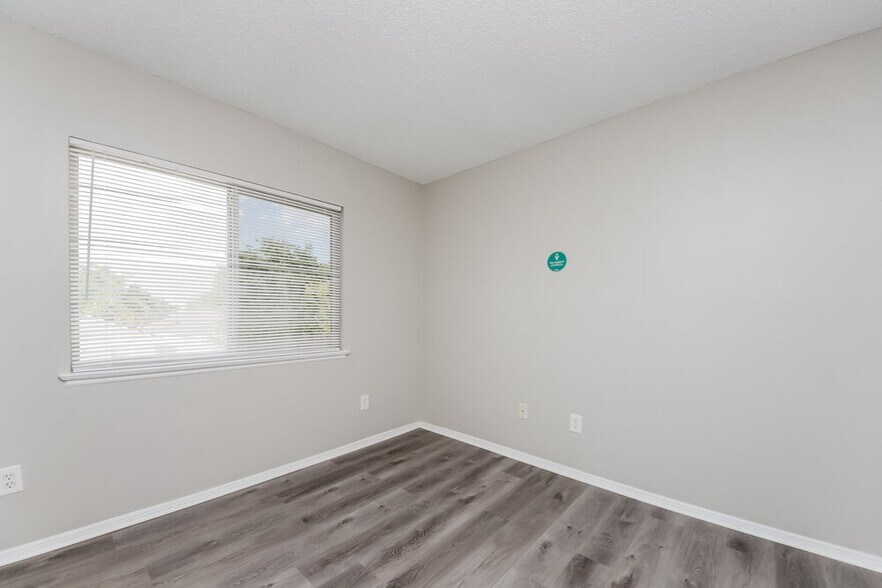 Building Photo - 1239 Heather Lake Dr