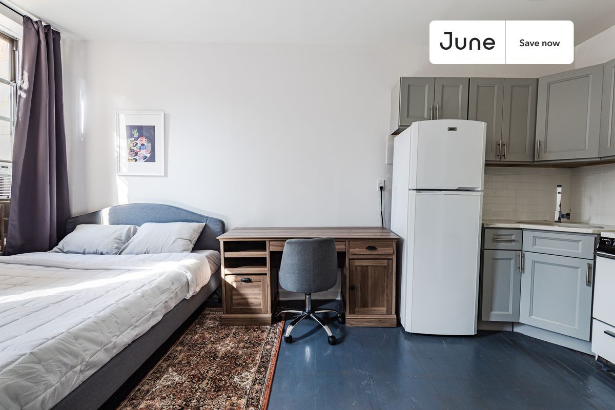 Building Photo - 324 1/2 East 8 Street