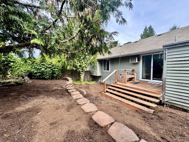 Building Photo - 6155 SW Heights Ln