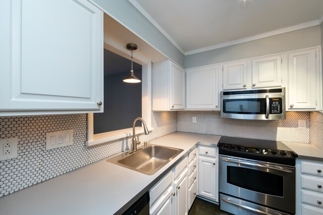 Building Photo - 510 N Poplar St