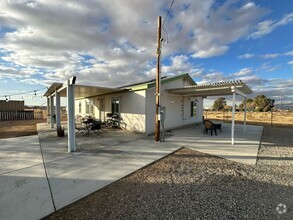 Building Photo - 3 BEDROOM APPLE VALLEY HOME