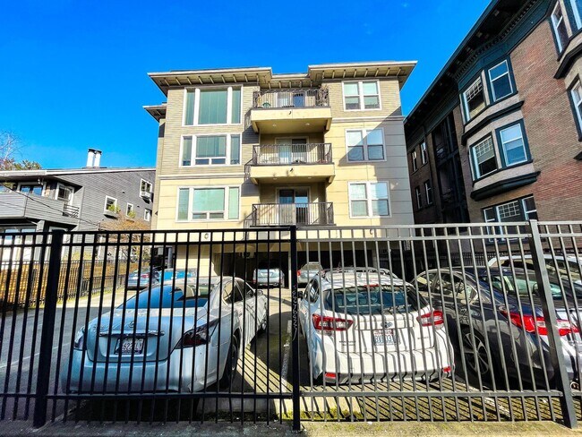 Building Photo - The 1811 Apartments