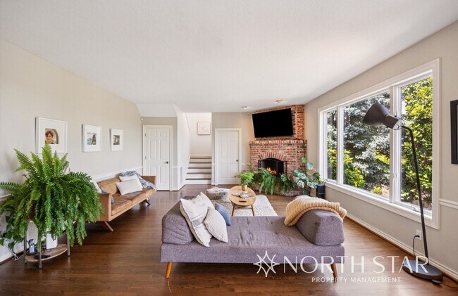 Building Photo - Beautiful Home with Mountain Views in the ...