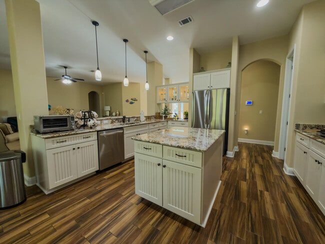 Building Photo - 2512 Cove Rd