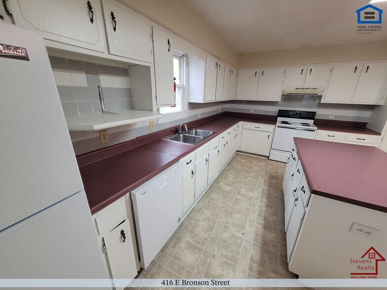 Building Photo - 416 E Bronson St